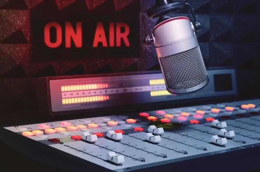 Скачать RADIO PLUS [Премиум версия] на Андроид